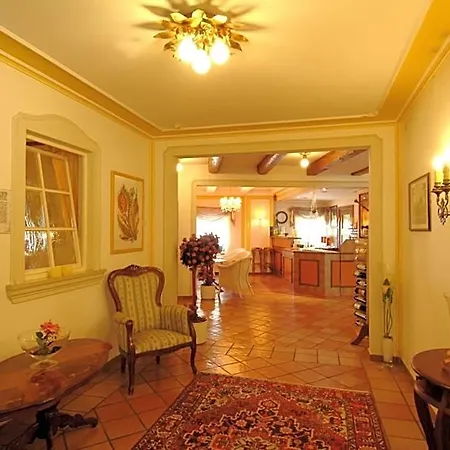 Biedermeier Hof 3*