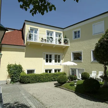 Hotel Biedermeier Hof 3*