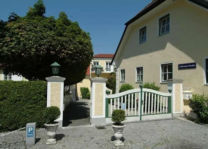 Biedermeier Hof 3* Scharding